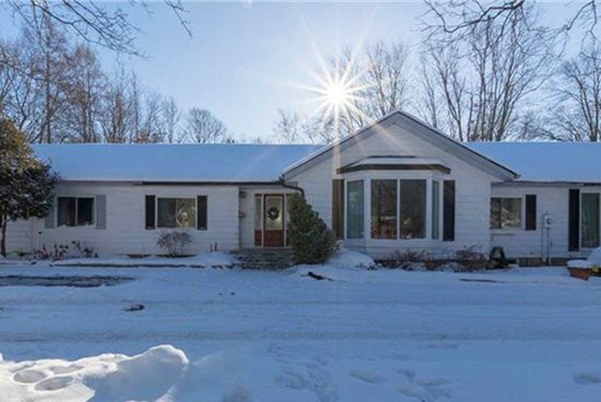 Here is an exquisite example of houses for sale on the Stephen Tar Team website that can be found in Keswick. Browse some stunning listings like this one and more on our website.