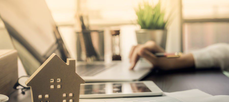 down,payment,calulating,with,laptop